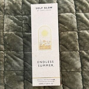 SELF GLOW BY JAMES READ
Endless Summer Gradual Tan Moisturizer